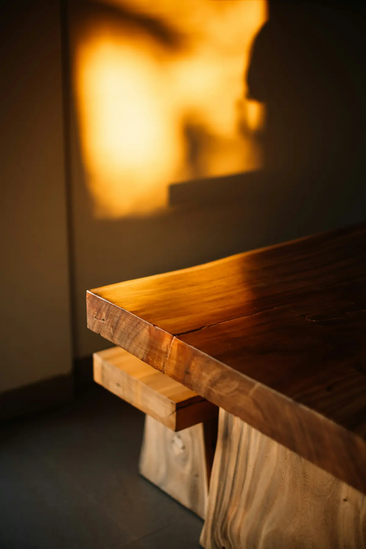 Light catching the edge of the table top